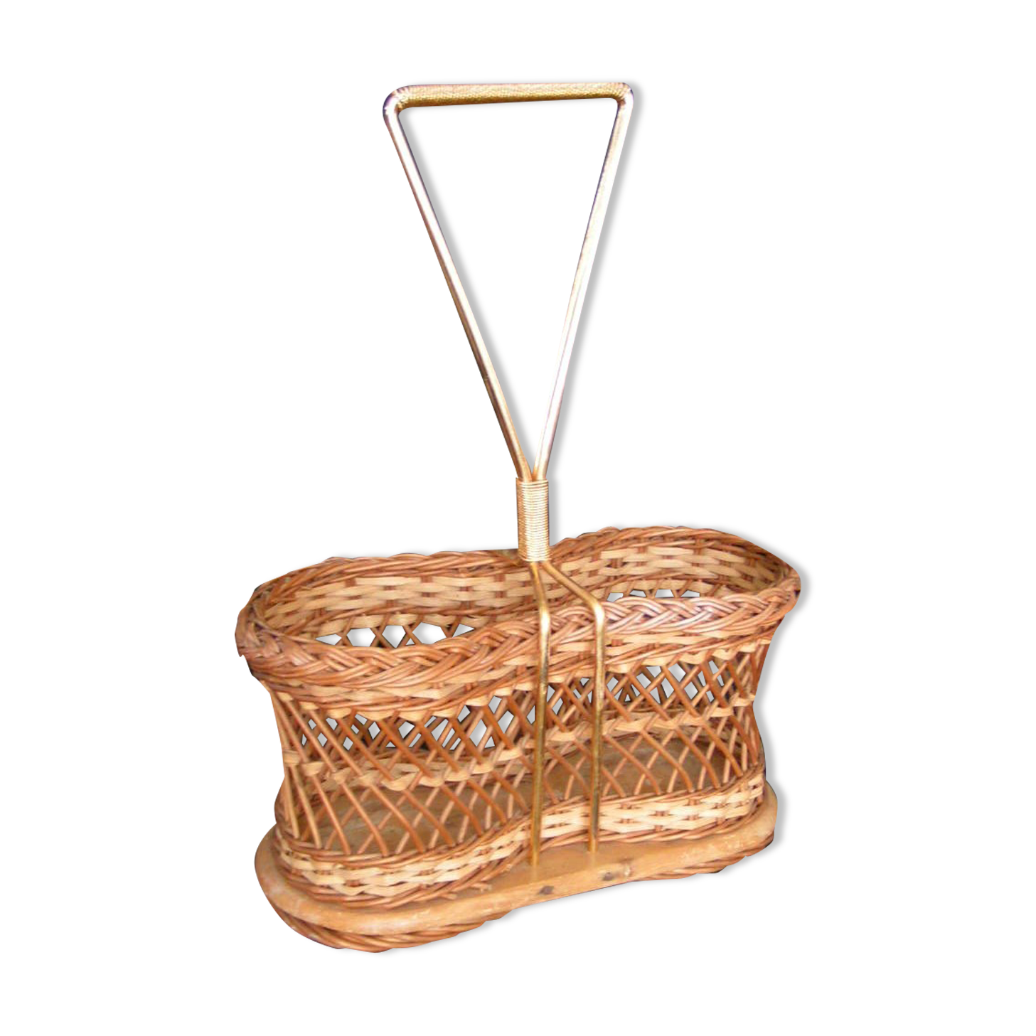 Rattan bottle holder