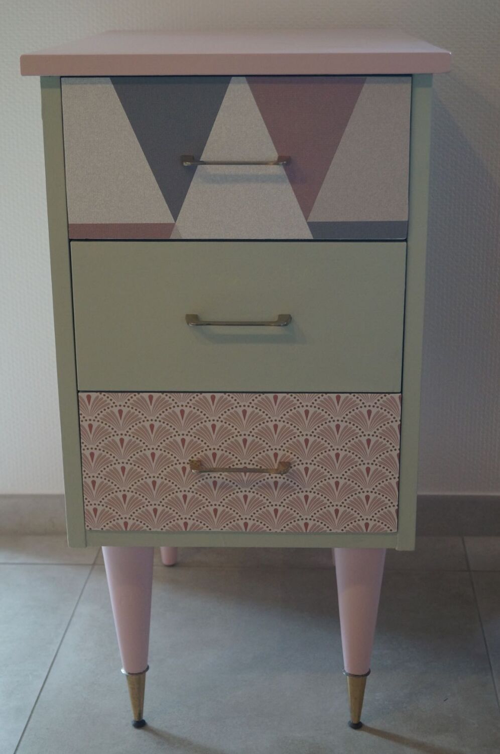 Solid wood chest of drawers