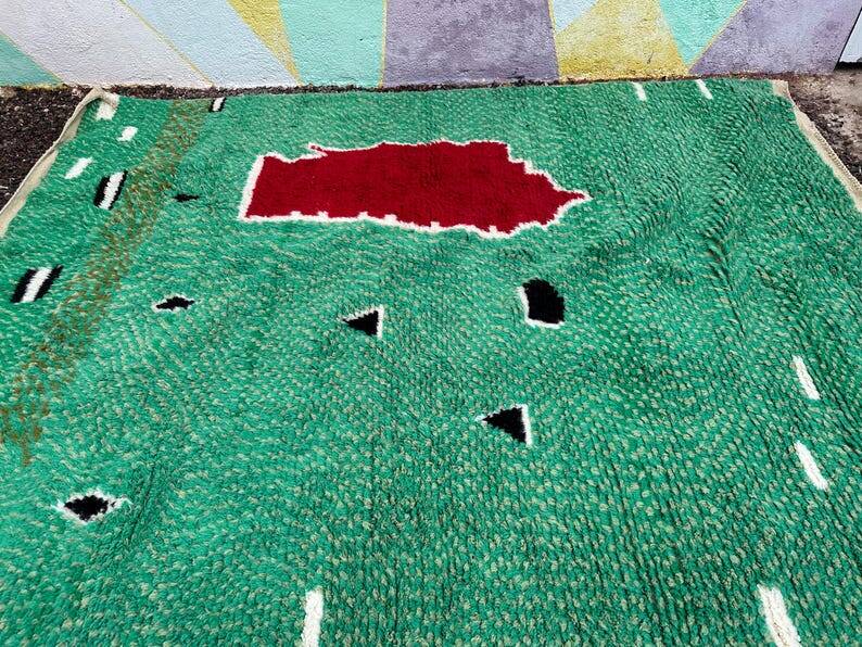 Traditional handmade Berber wool rug, size 300 x 400 cm