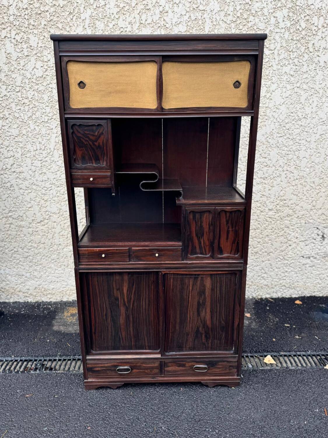 Elégant cabinet en deux corps typique style japonais, vers les années