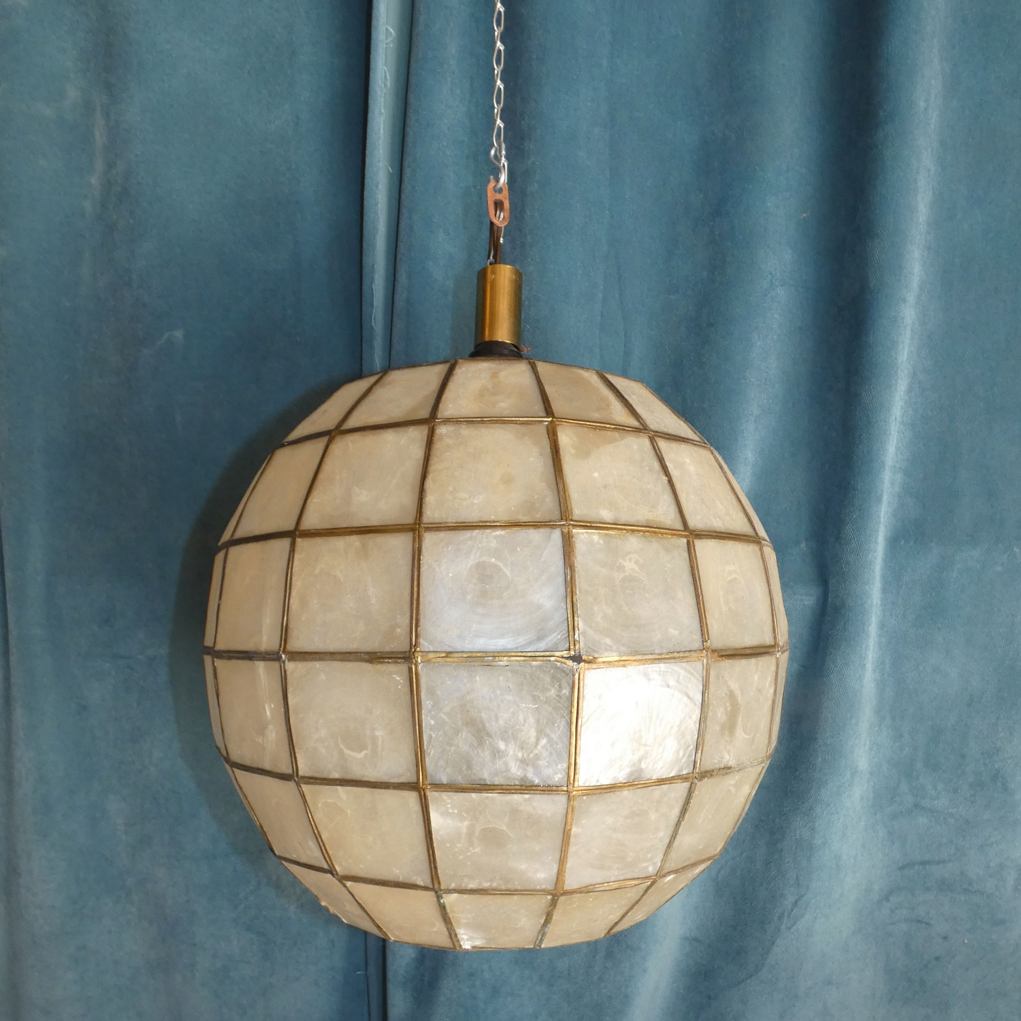Chandelier / Suspension Philippine Mother-of-Pearl Ball and Brass circa 1970 XXL