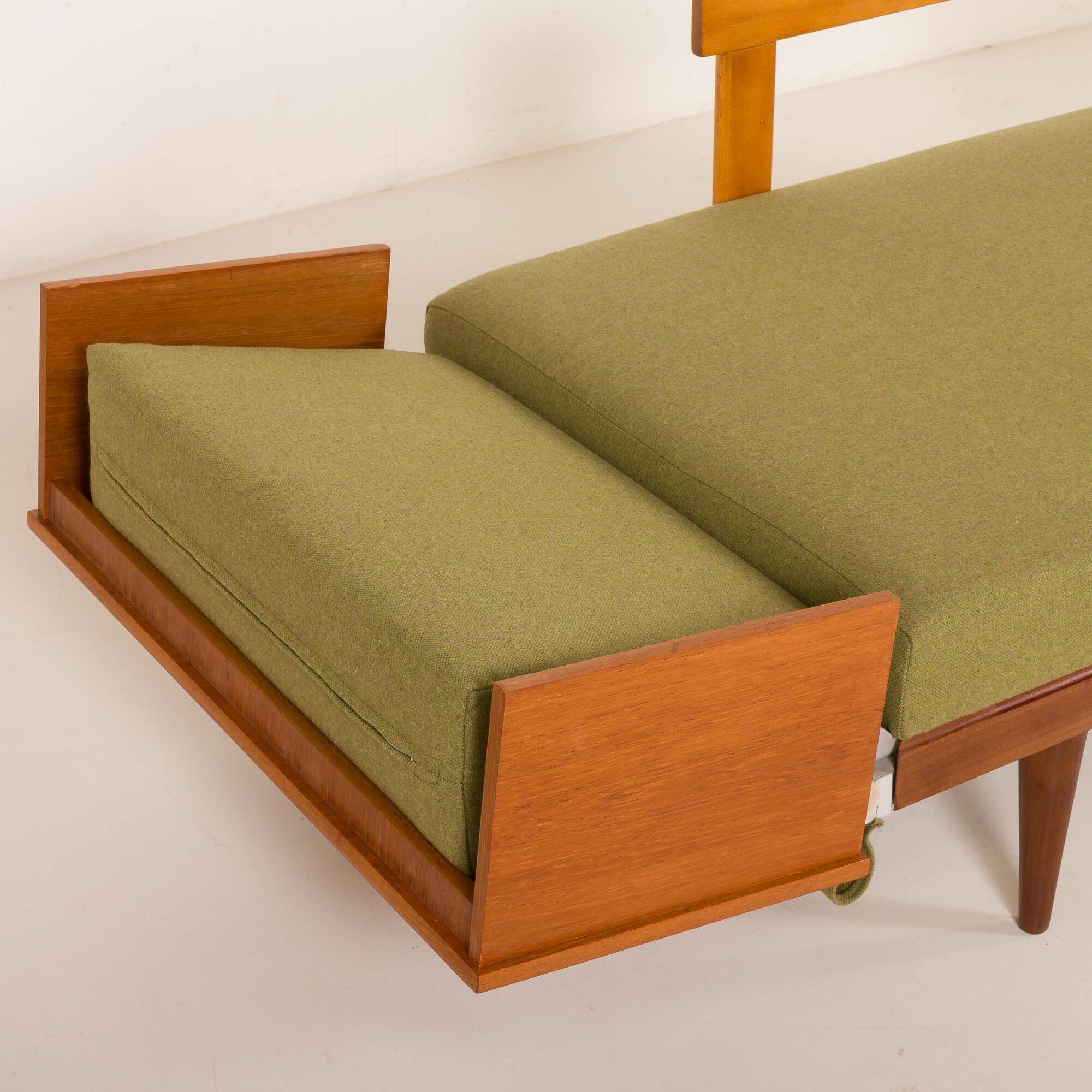 Svane daybed suit, set of 2 sofas and a side table by Igmar Relling, Norway