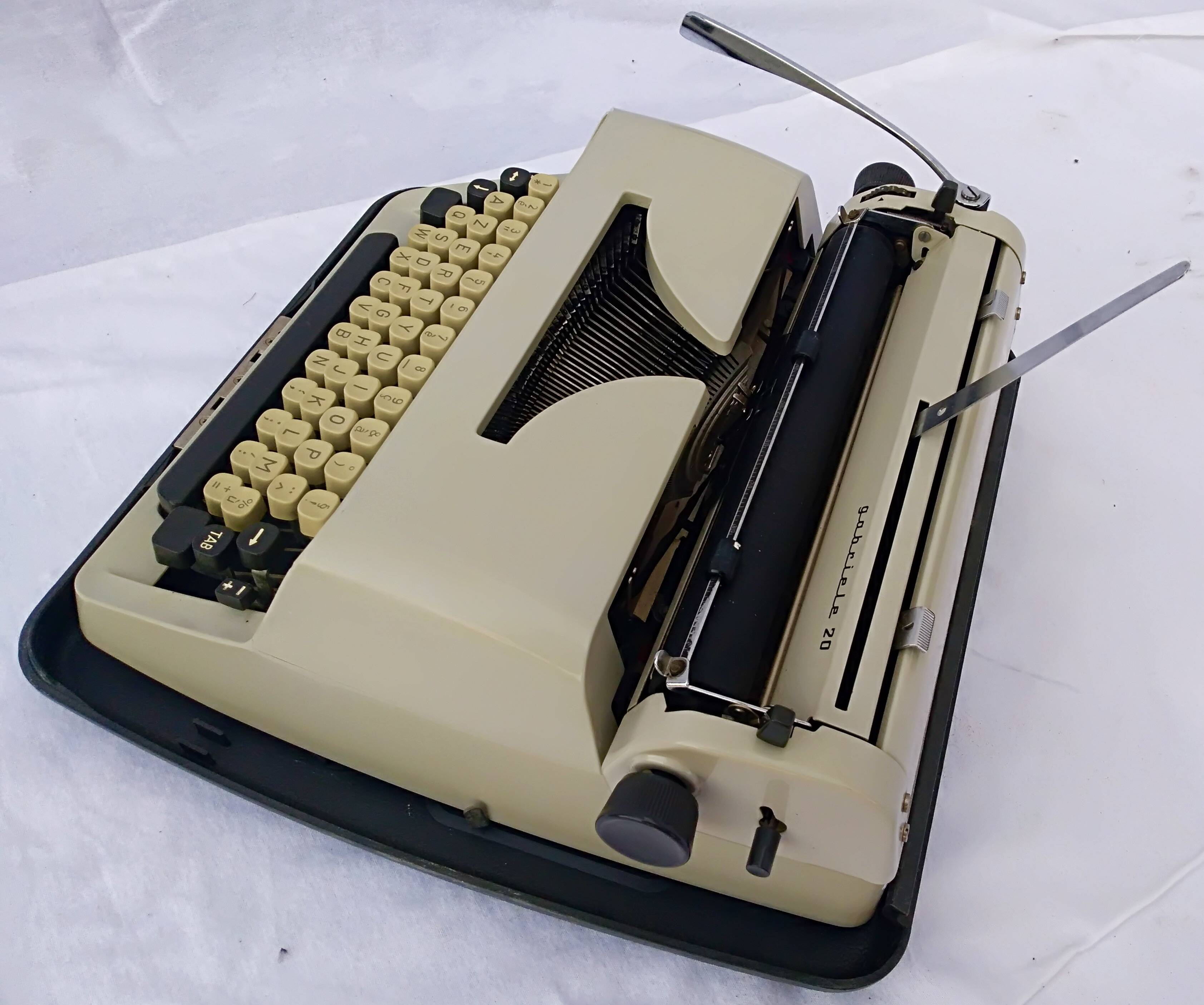 Adler Gabriele 20 portable typewriter 50s/60s