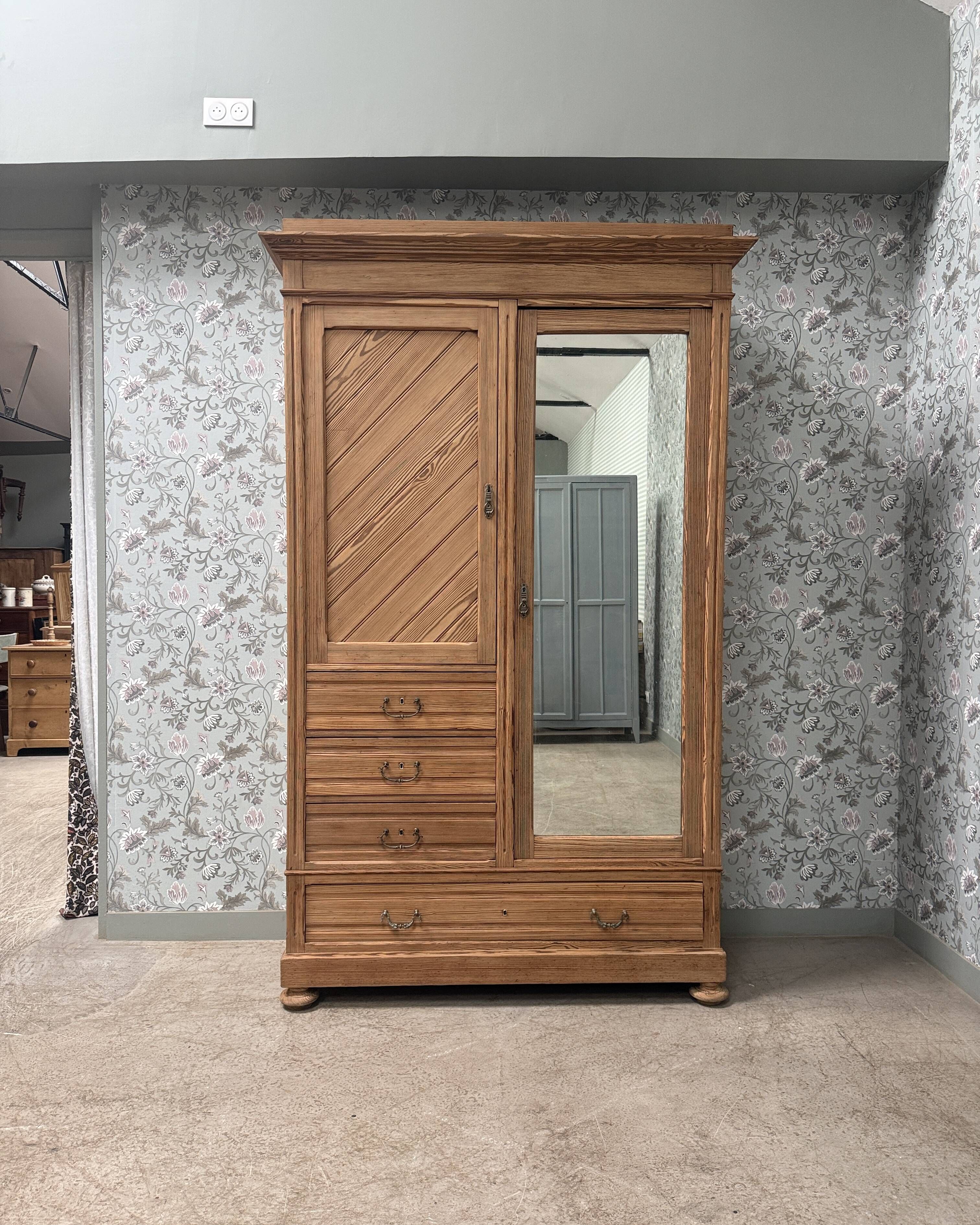 Armoire ancienne de campagne, rénovée