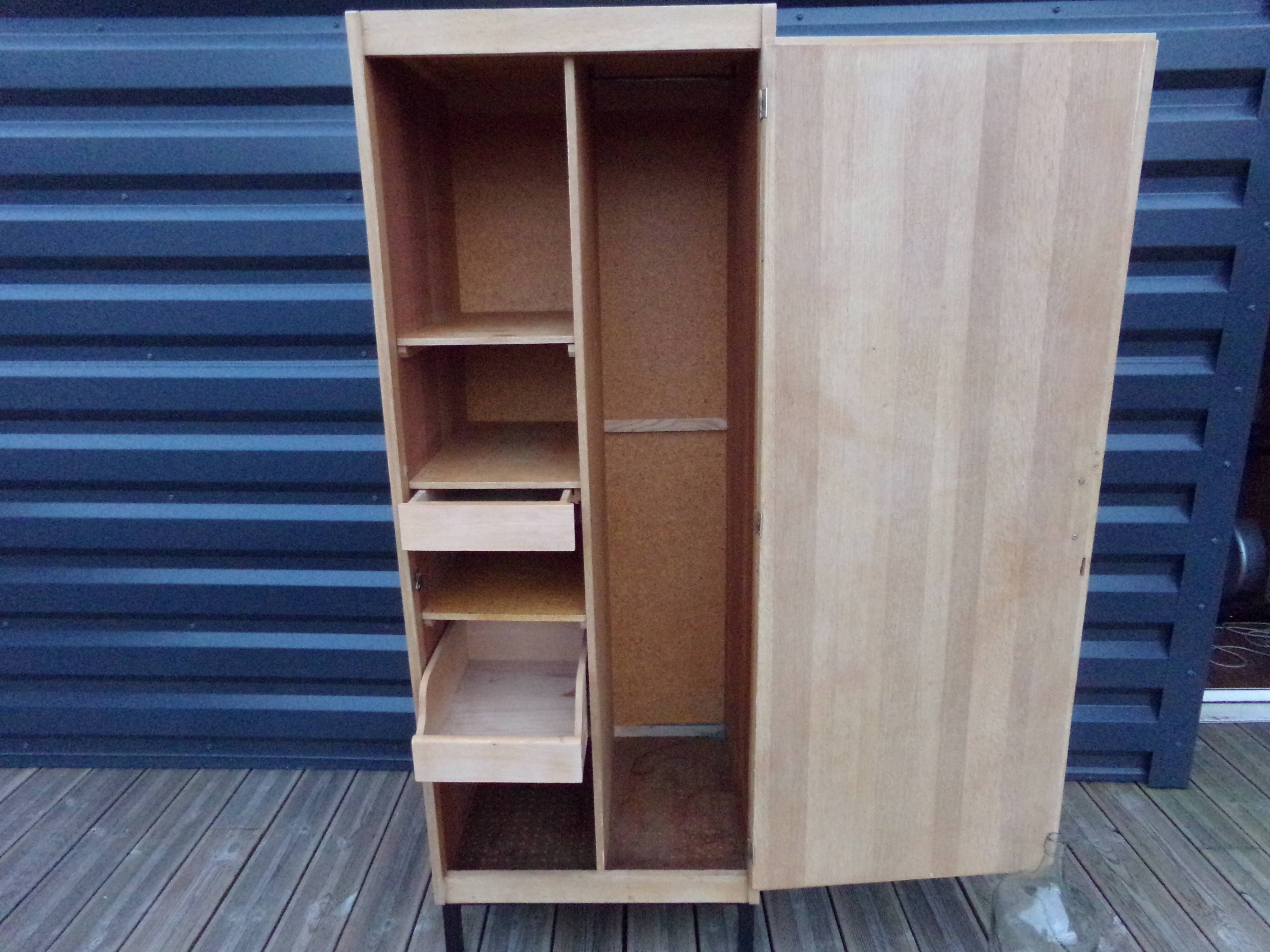 Boarding locker room cabinet