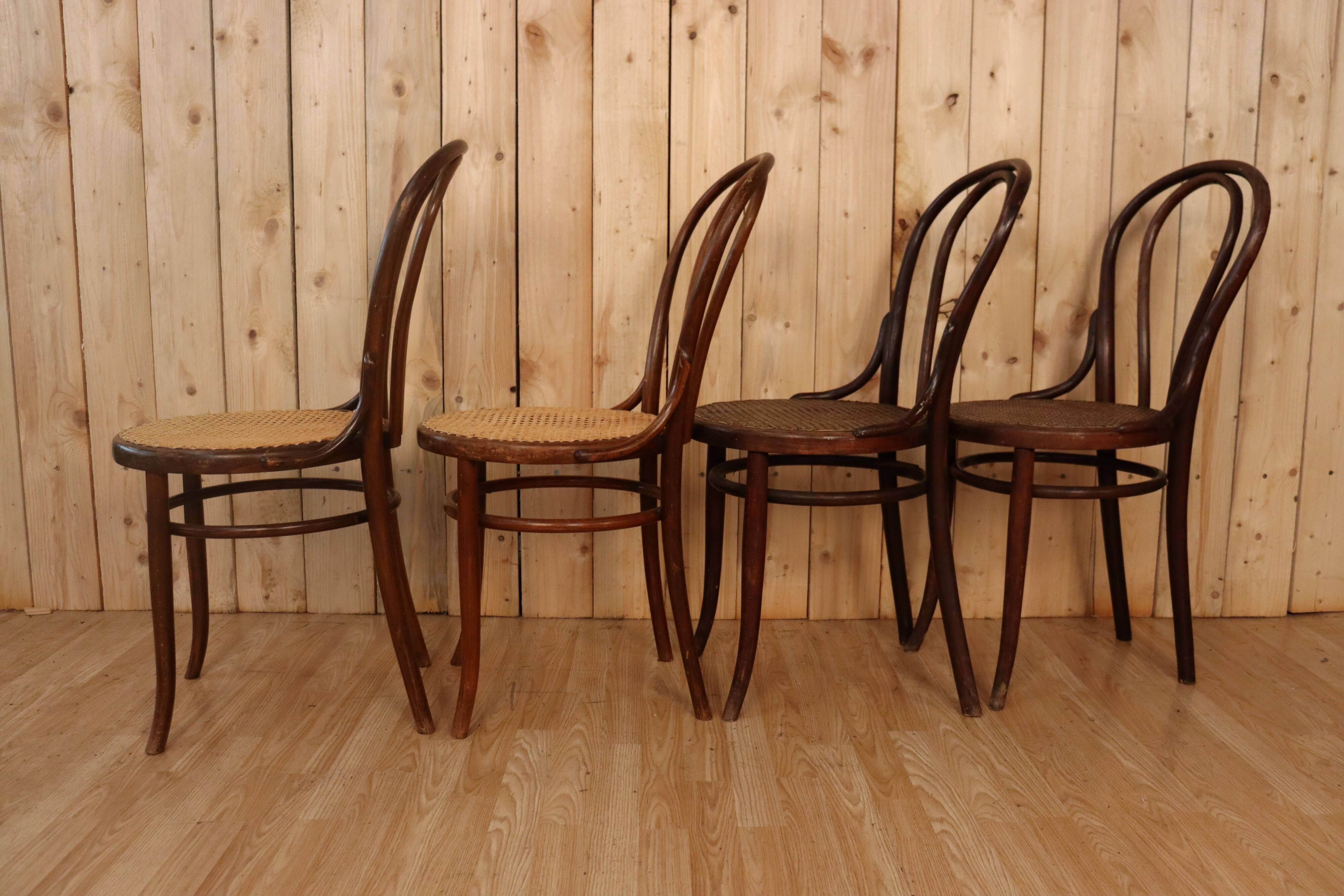 Série de 12 chaises bistrot fischel n18