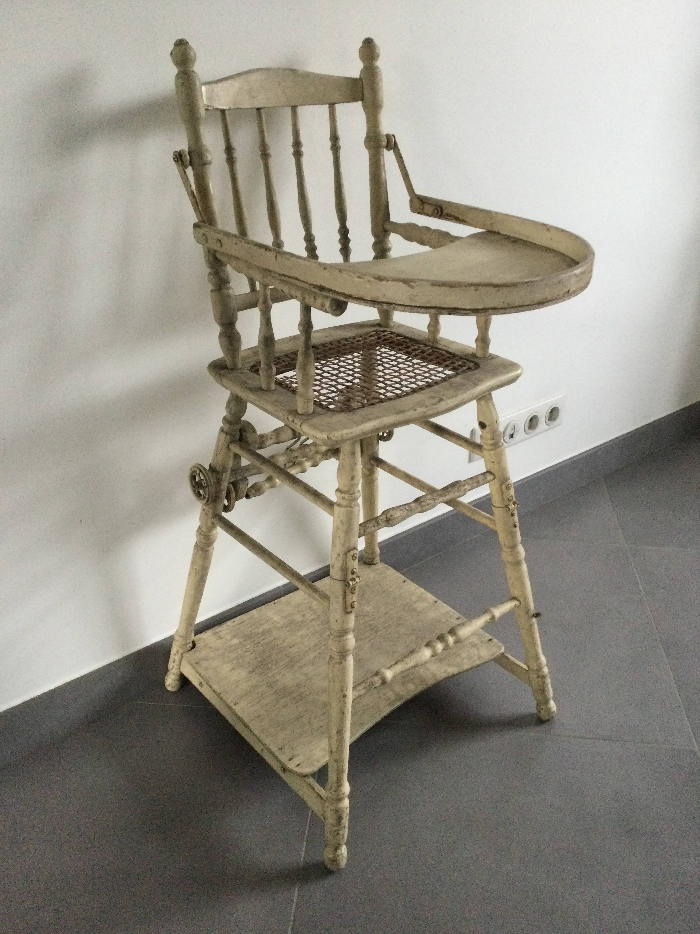 Chaise haute ancienne