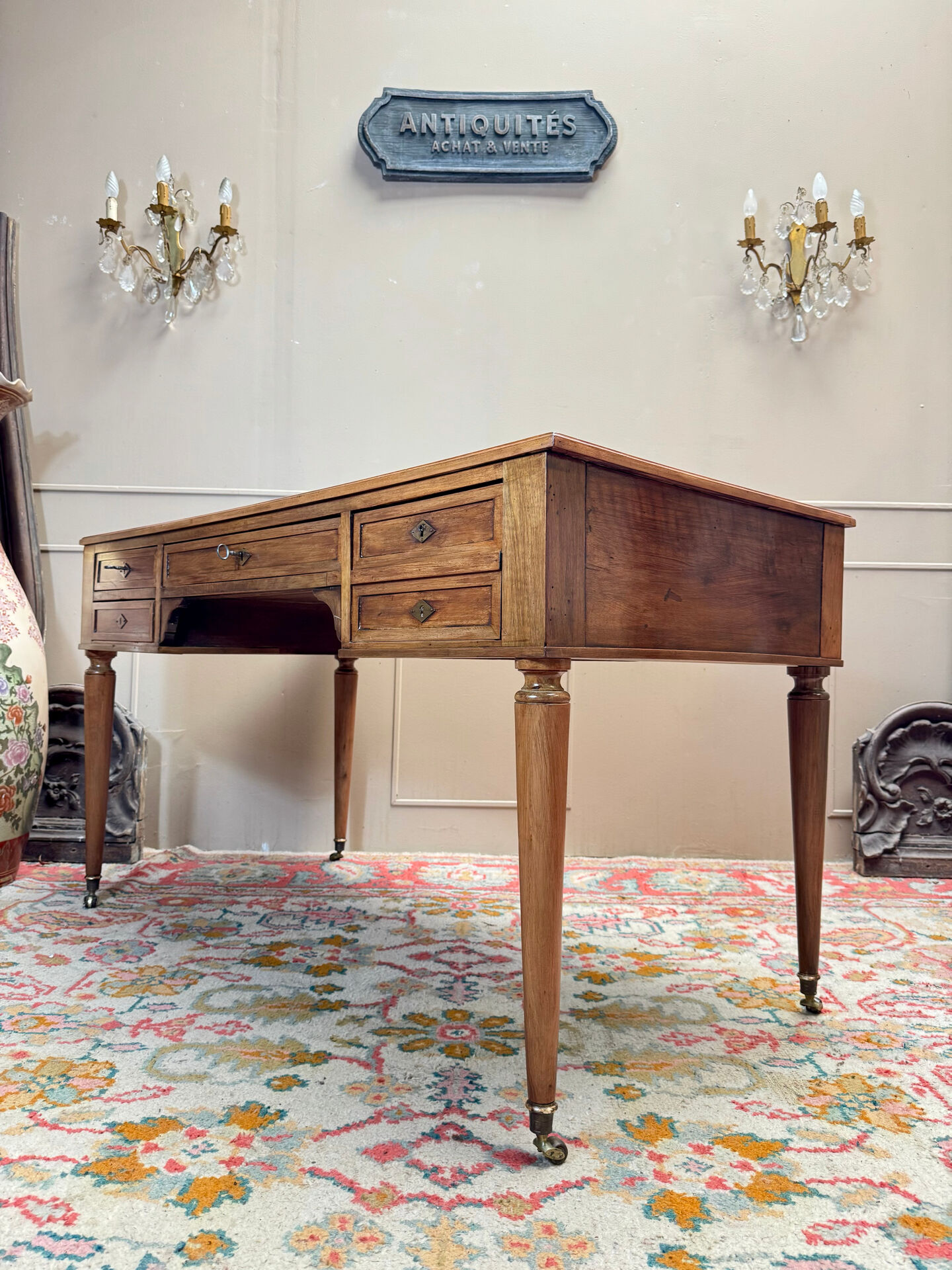 Walnut desk in Directoire style, 19th century.