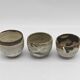 Trilogie de tasses ou gobelets japonisants de la céramiste danoise Gutte Eriksen technique de RAKU
