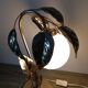 Lampe vintage avec feuilles dorées