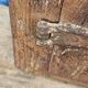 Ancienne fenêtre tribale en bois