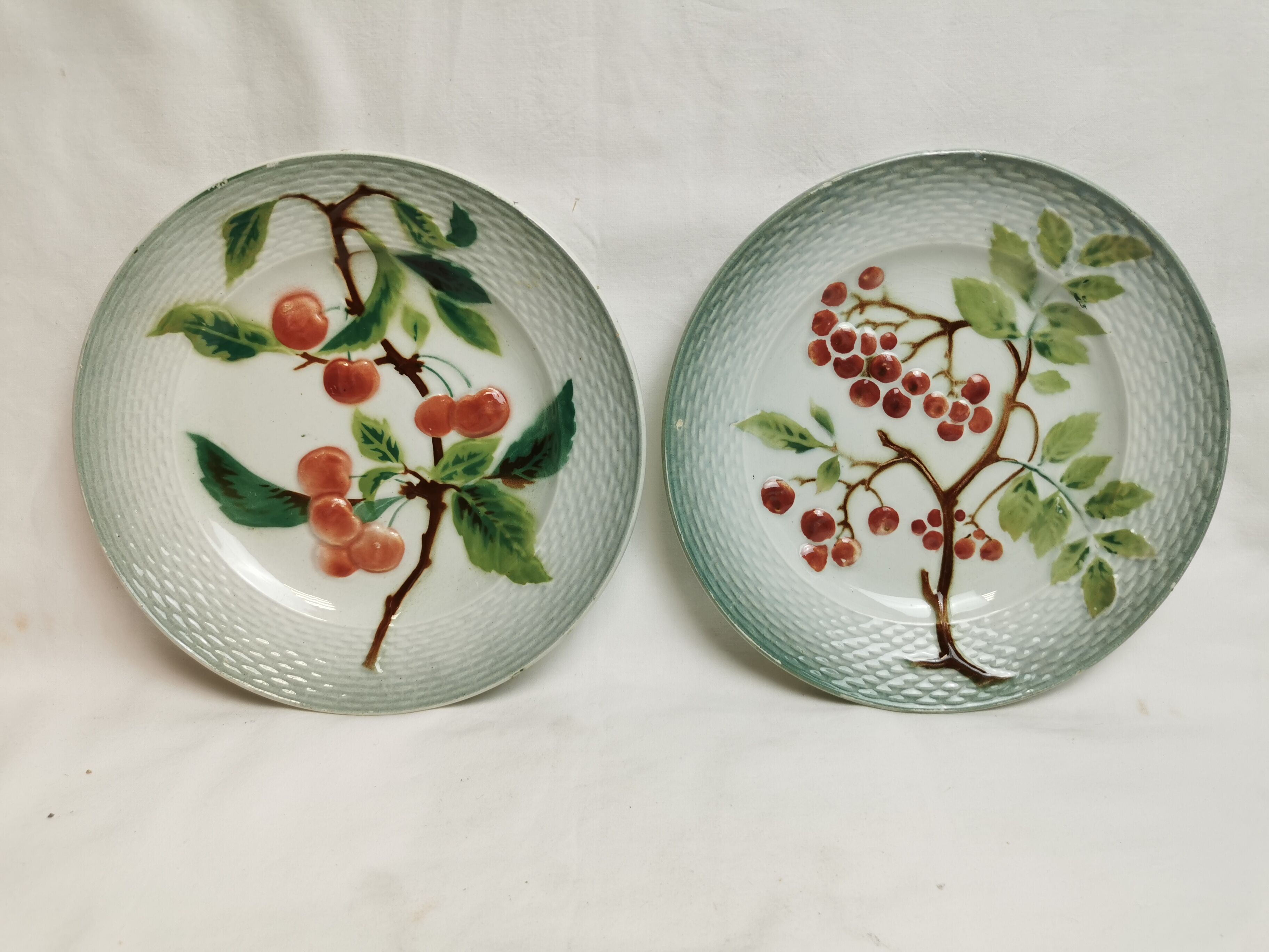 2 old plates st amand, 20 cm. barbotine, art nouveau 1900