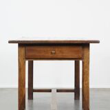 Table à manger française ancienne en chêne du 18ème siècle avec 2 tiroirs