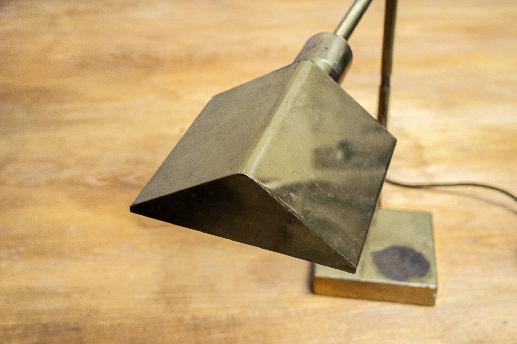 Lampada da scrivania in ottone anni '70