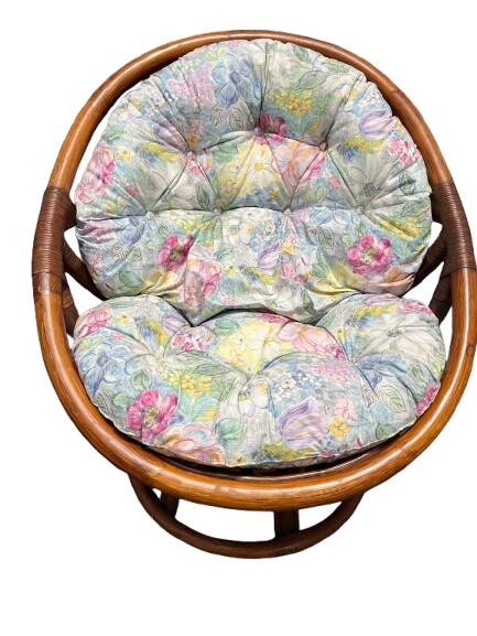 Rotating rattan armchair