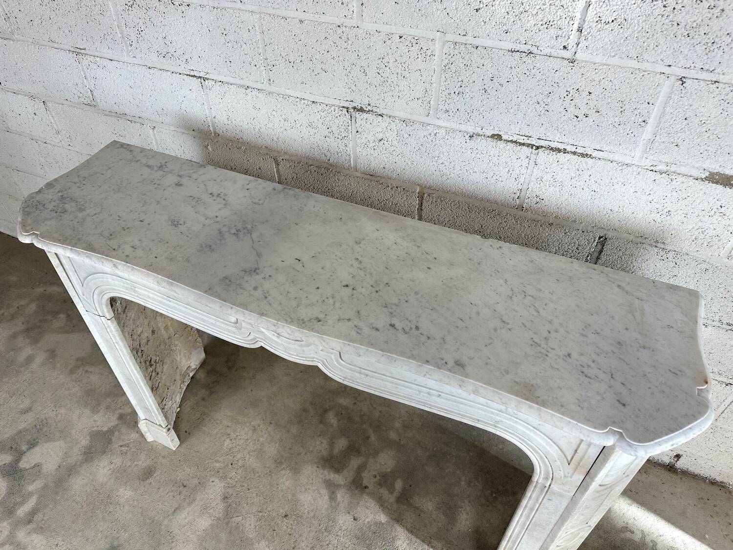 19th century white Carrara marble fireplace