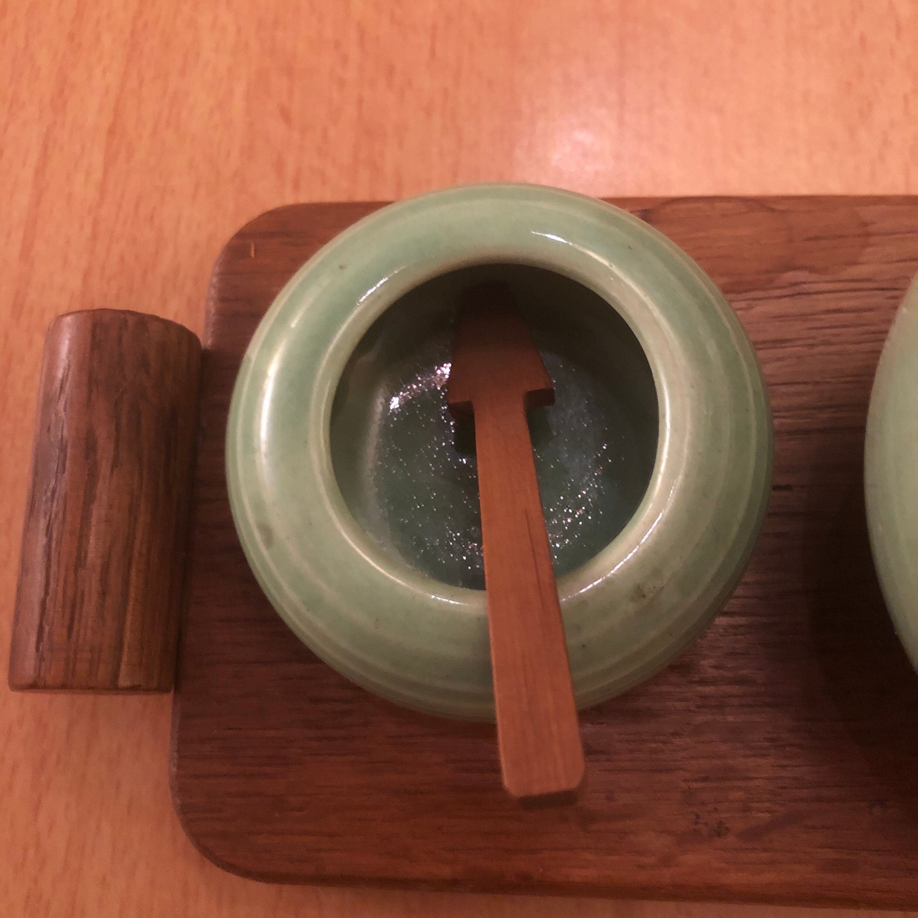 Servant salt pepper mustard