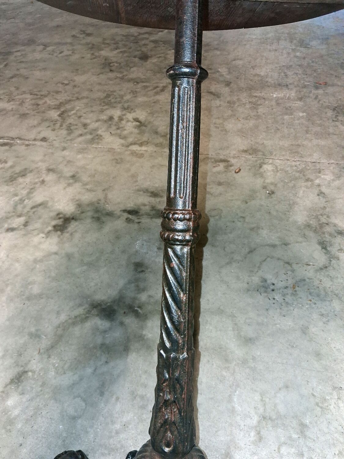 Country bistro guéridon table