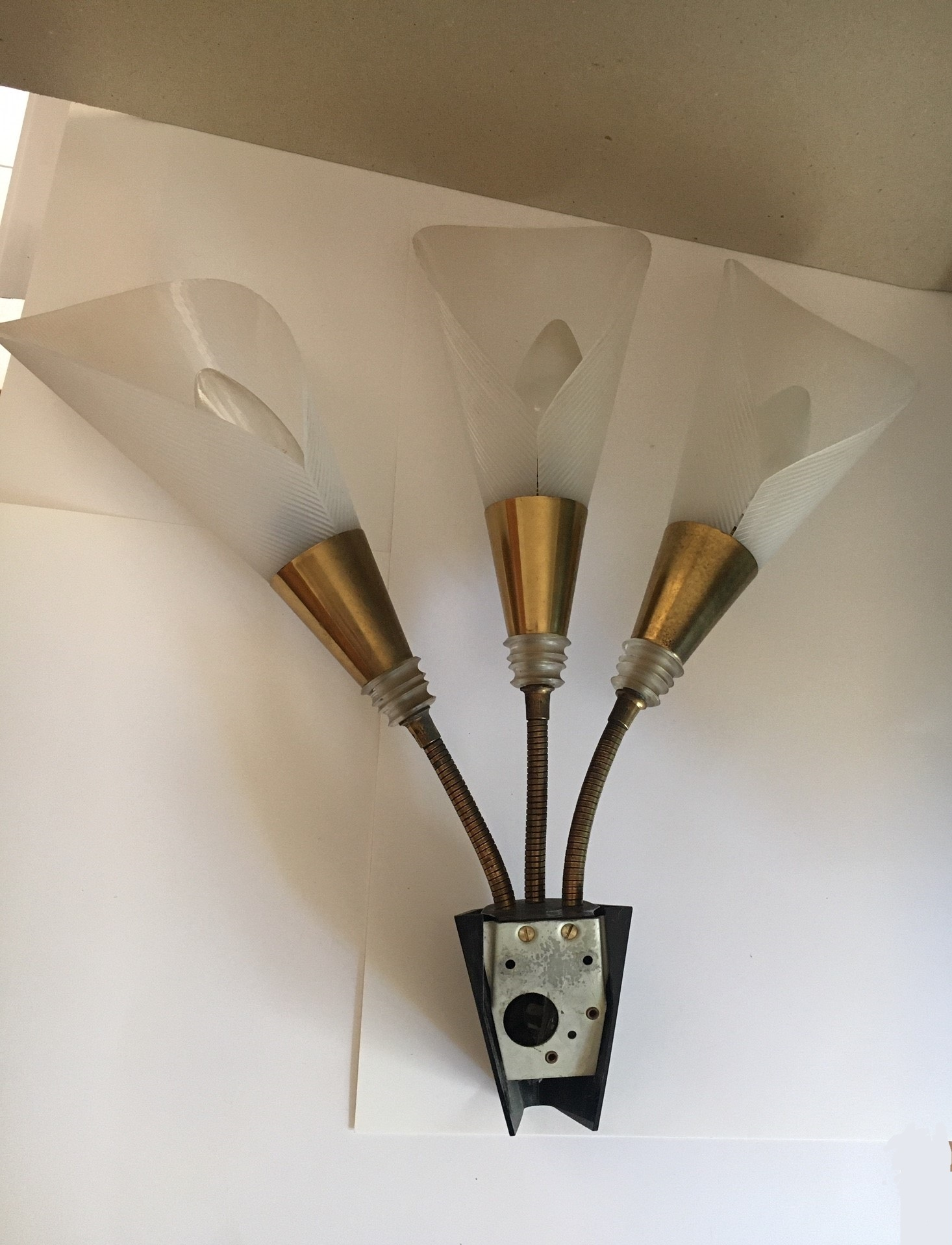 Vintage wall lamp with 3 articulated branches, 60's
