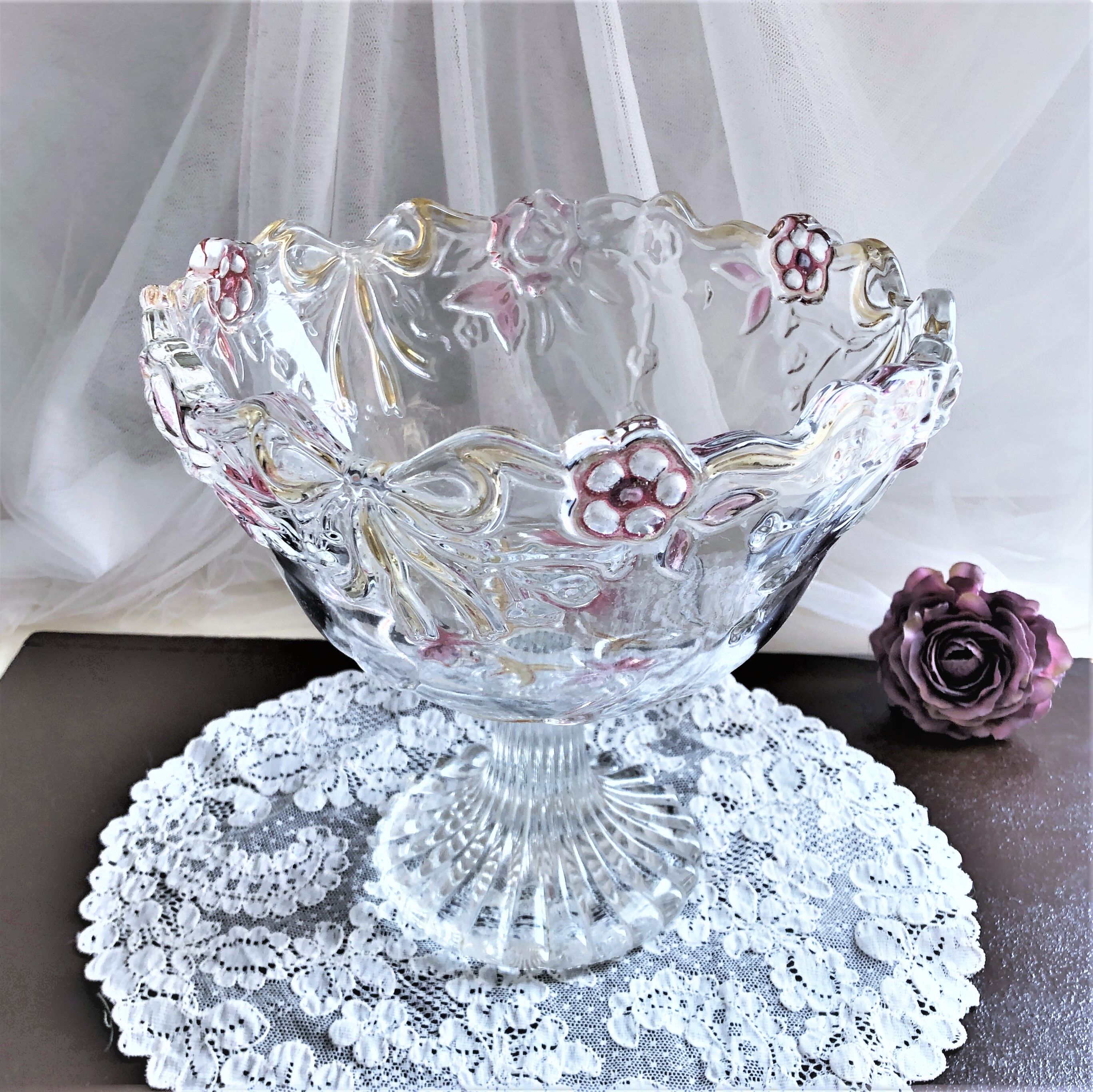 Pedestal fruit cup in blown glass