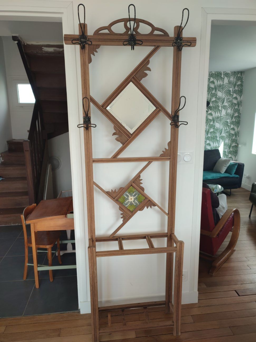 Coat-of-the-table wardrobe