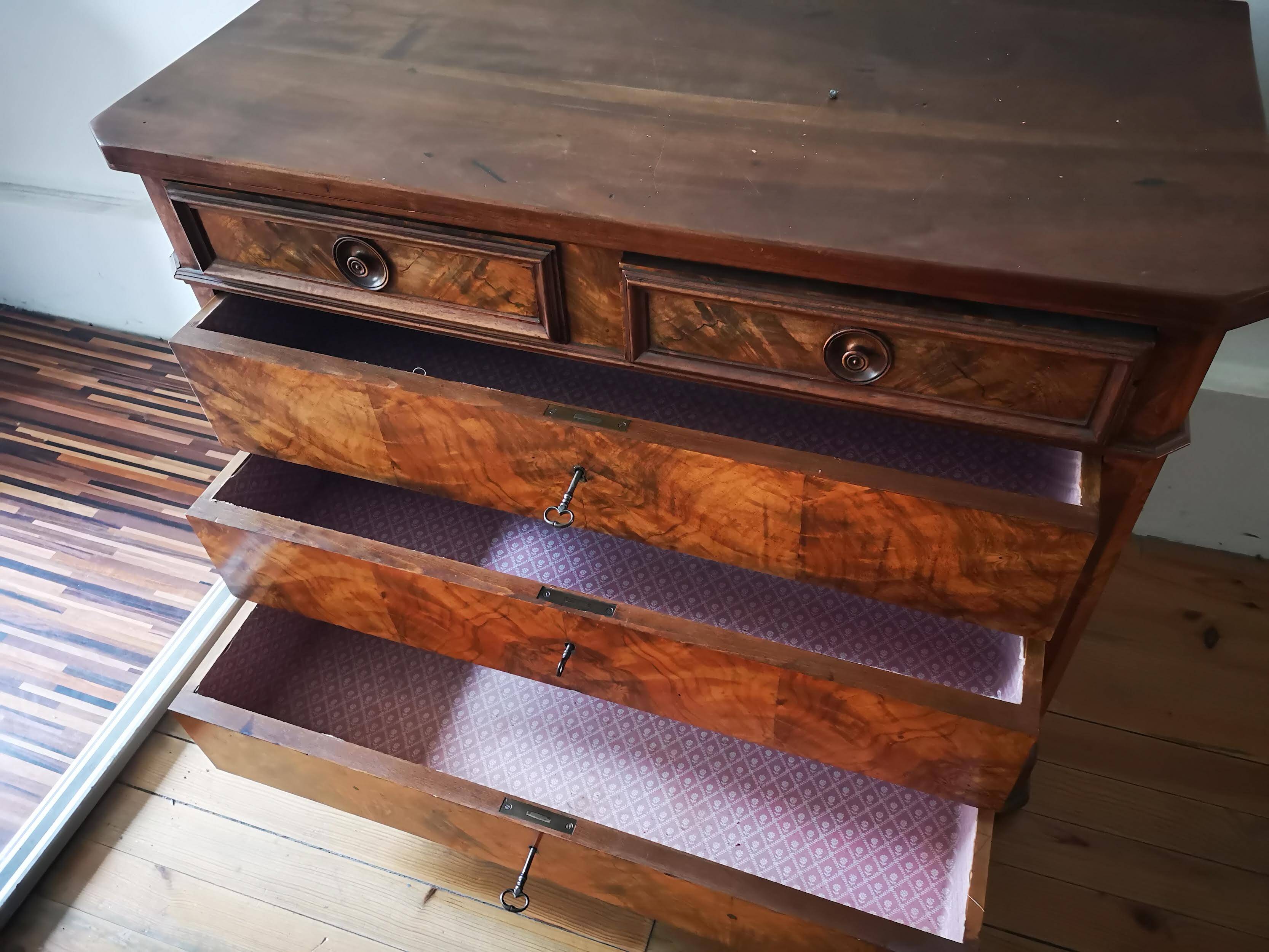 Louis-Philippe commode in walnut burl, 19th century
