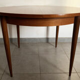 Scandinavian round teak dining table from the 60s extendable