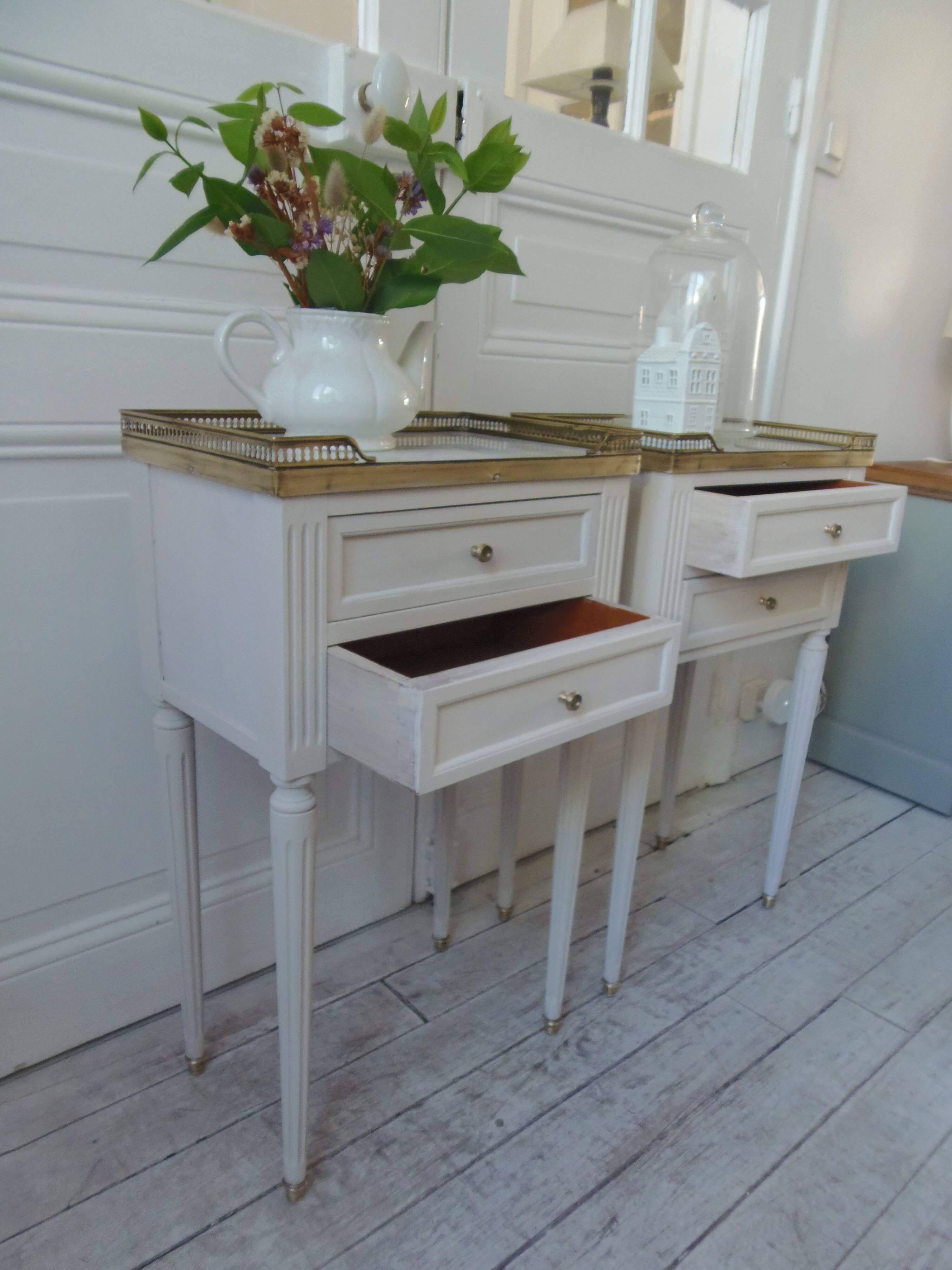 Pair of beautifully crafted bedside tables, end tables, pearl gray.