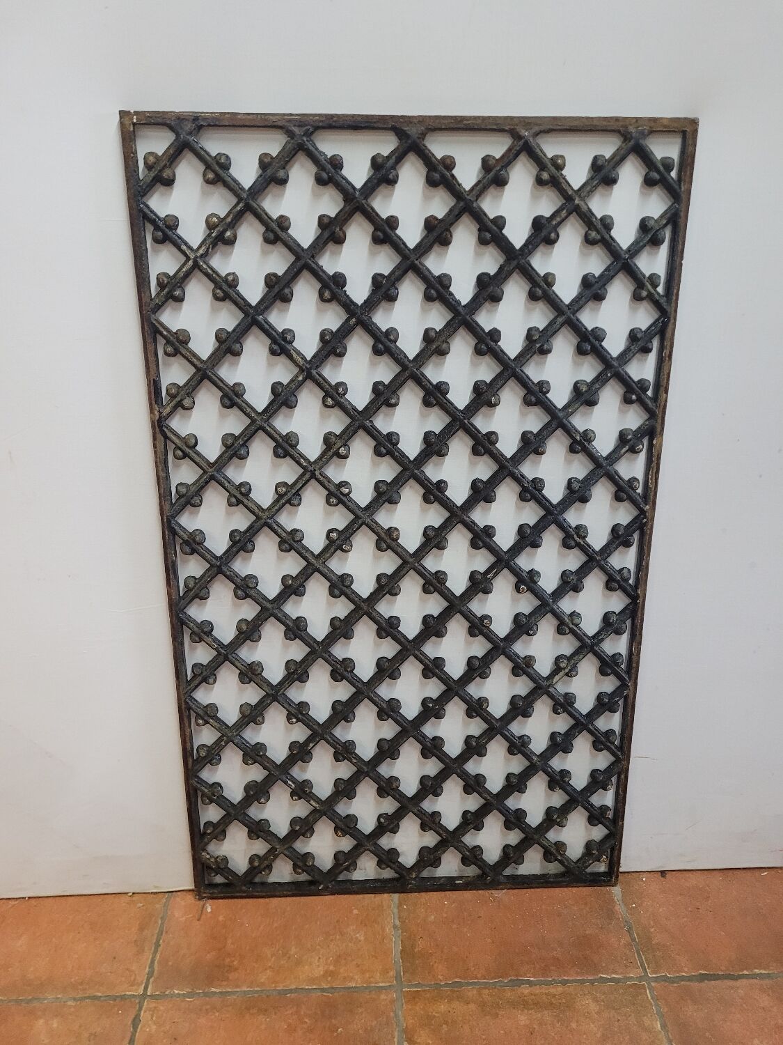 Old cast iron grid 96×58cms
