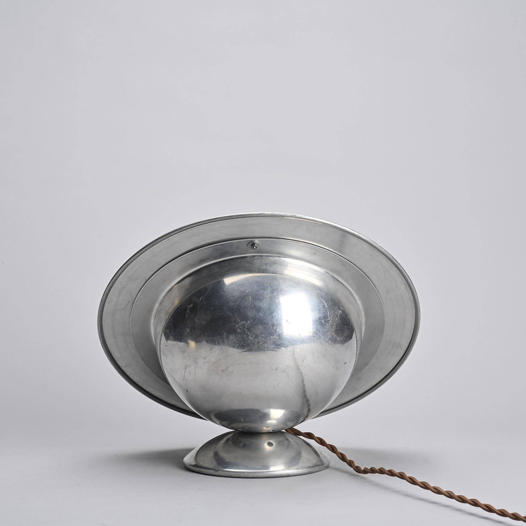 Lampe de table moderniste en aluminium, France, vers 1930