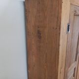 Armoire parisienne en sapin