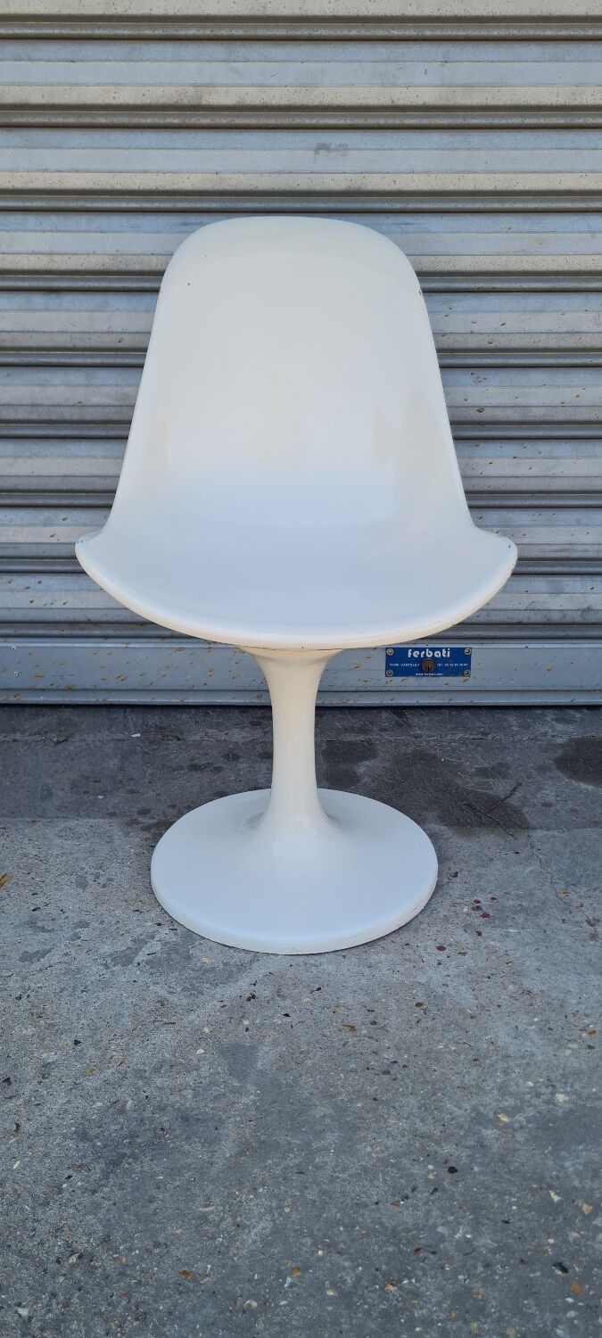 Fiberglass tulip chair 1970