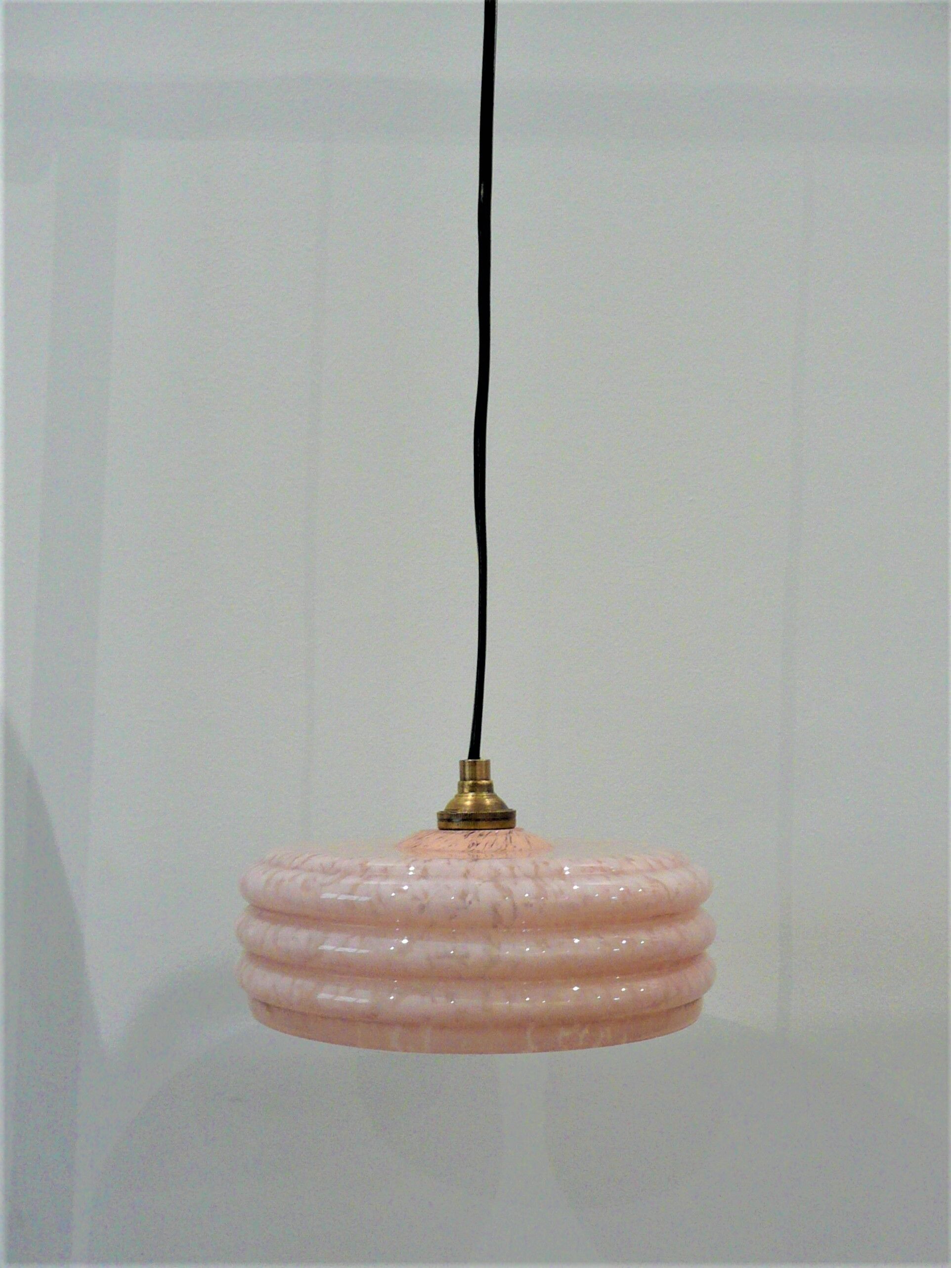 Clichy glass suspension
