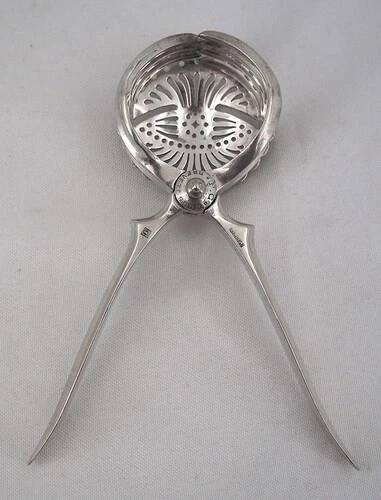 Christofle patented lemon squeezer in silver-plated metal, excellent condition.