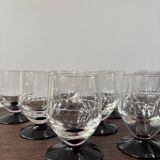 Set of 9 digestive glasses with chiseled garnet art deco feet
