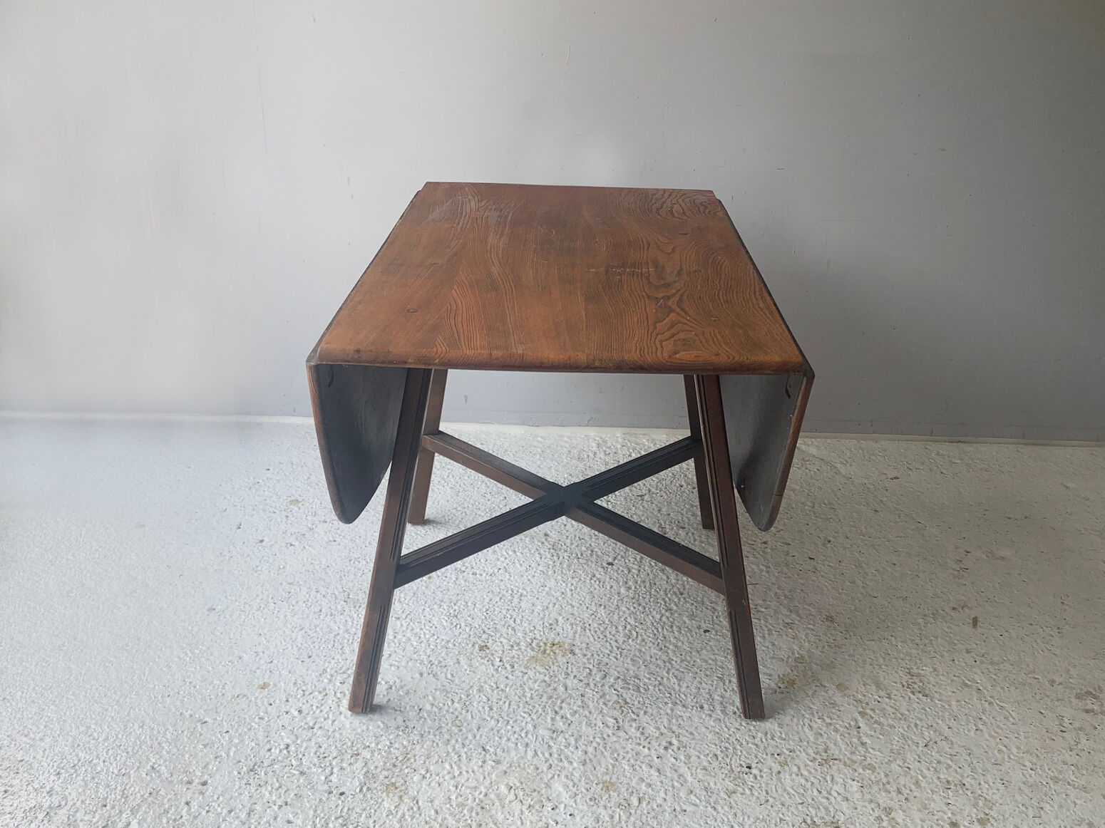 Table Ercol 1960's 'Old Colonial 377' avec étiquette bleue