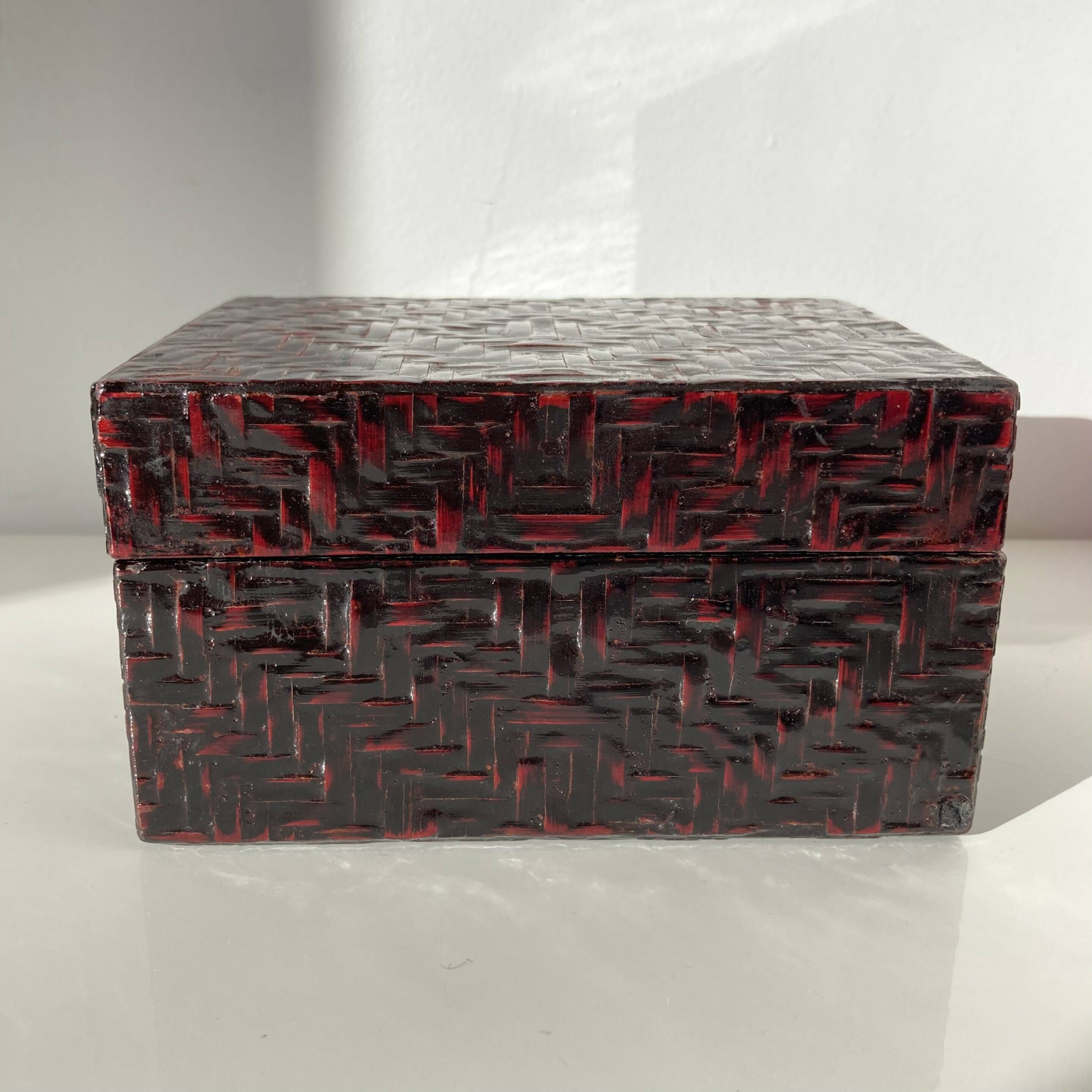 Vintage Chinese rectangular box in woven and lacquered bamboo