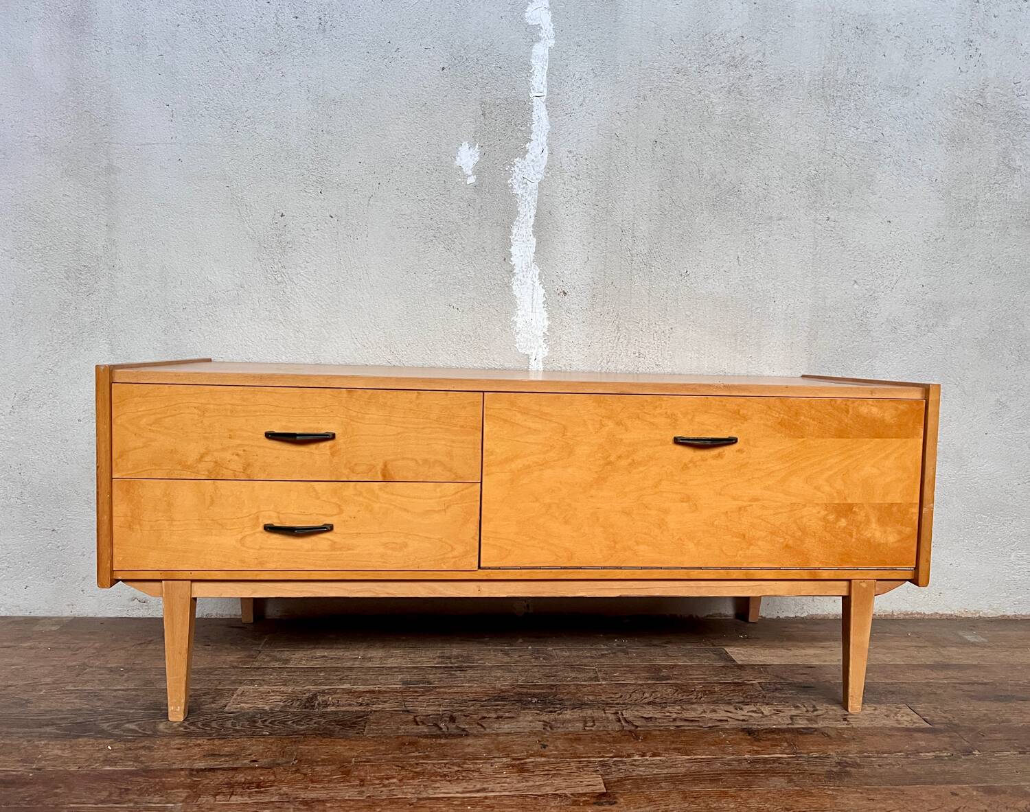 Vintage hi-fi TV cabinet with compass legs