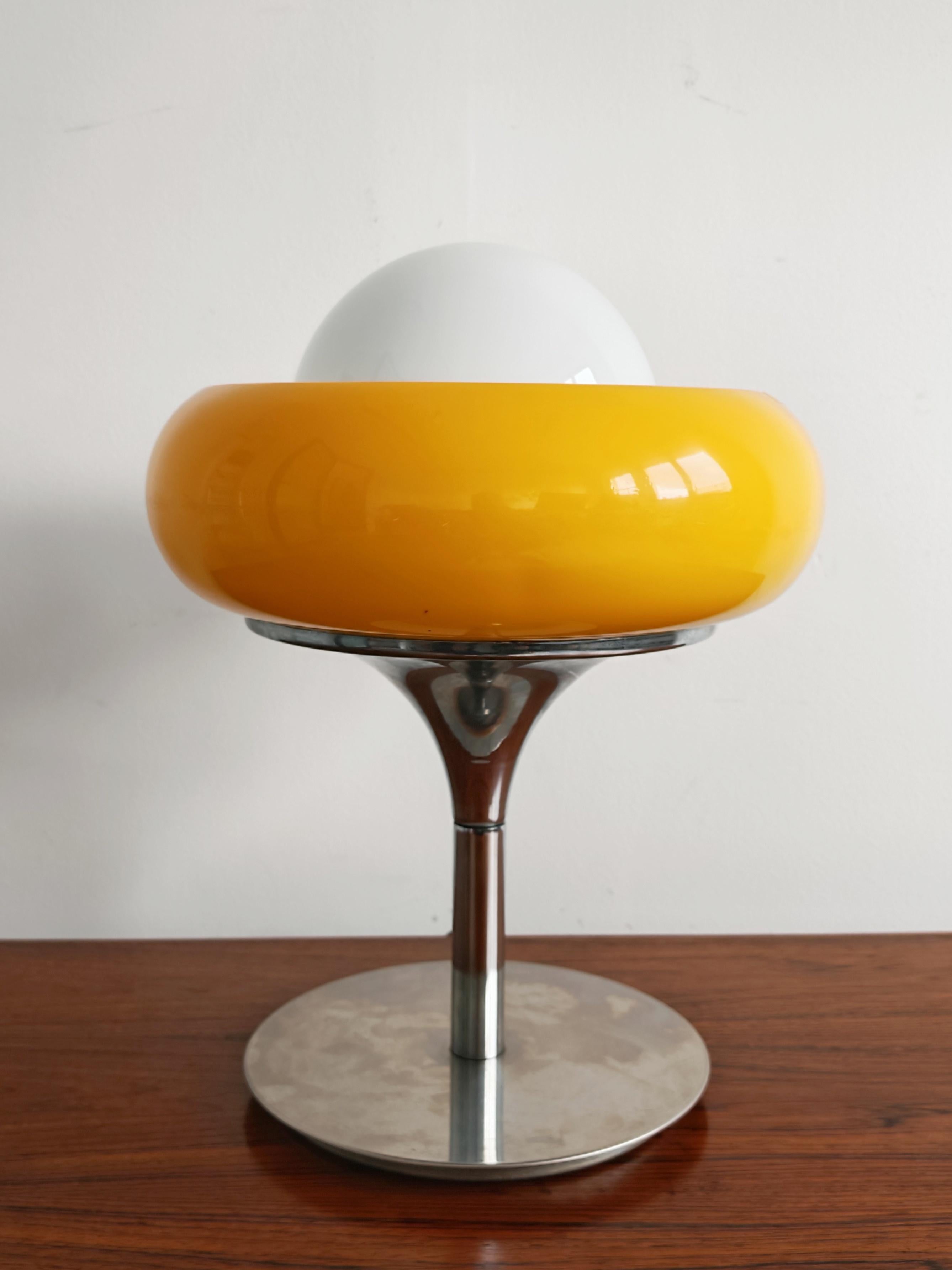 Lampe de table Mid Century Modern "Jadran" ou "Tulip" par Guzzini 1970s