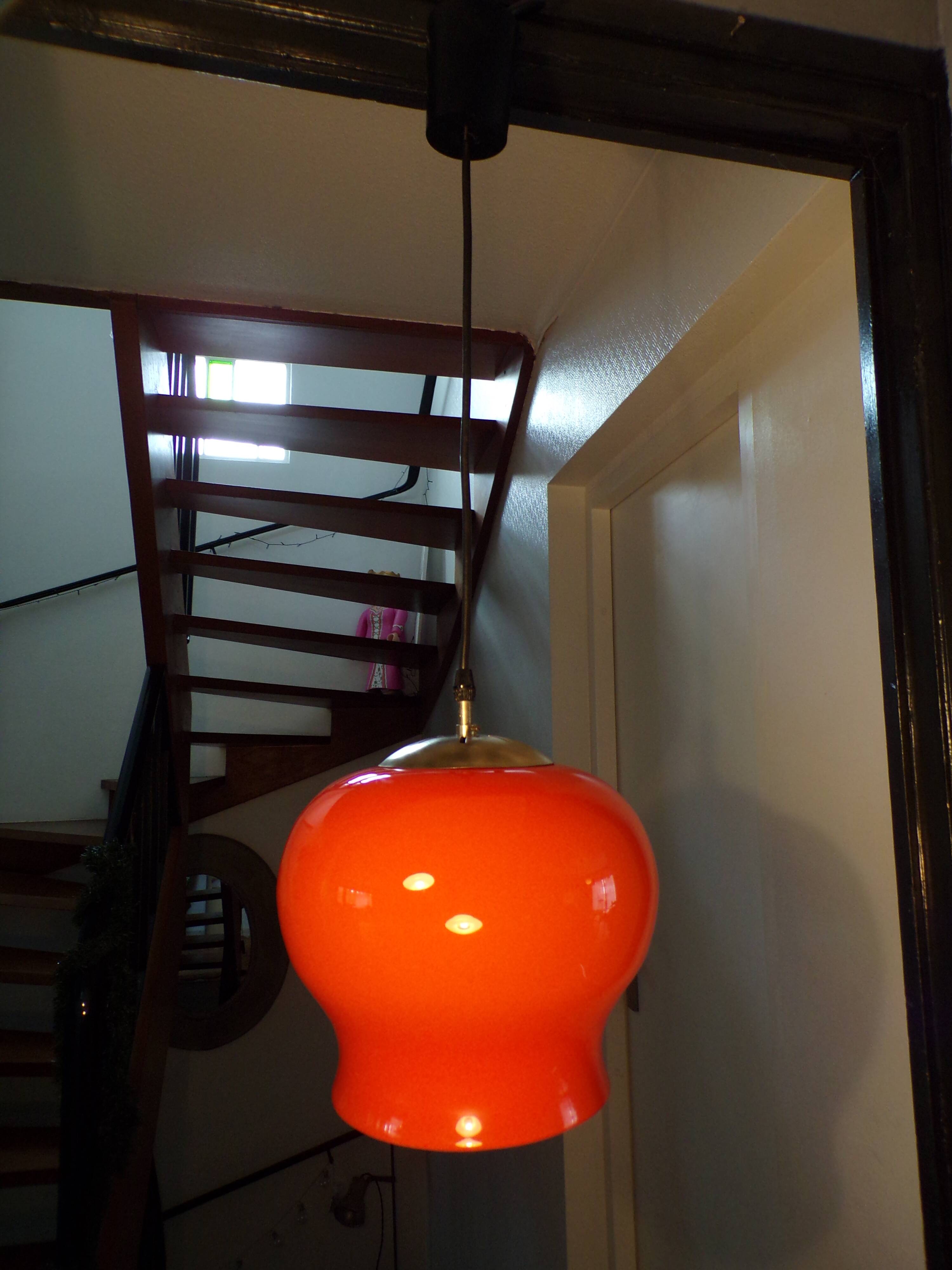 Suspension 1970 opaline orange et laiton