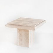 Table basse ou d'appoint vintage. Marbre travertin. Italie, années 80
