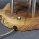 Lampe de table contemporaine en bois avec abat-jour en verre