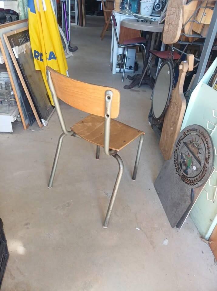 Chaise d'école vintage / industrielle