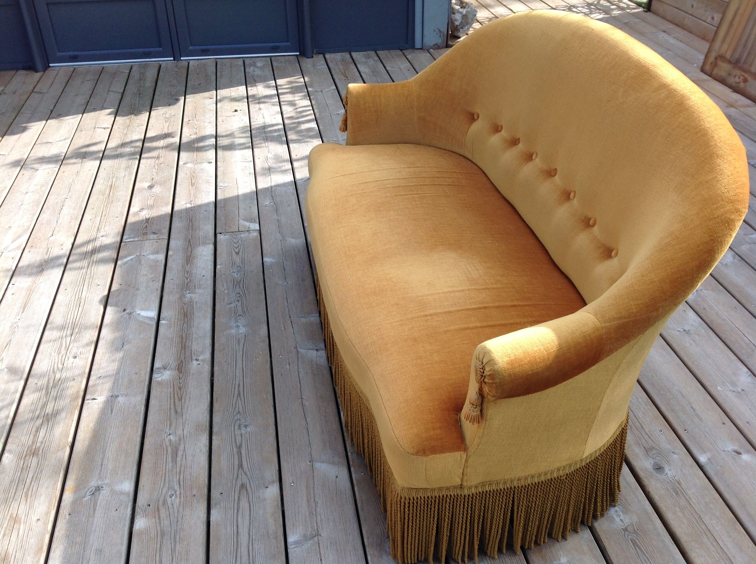 Yellow velvet toad sofa