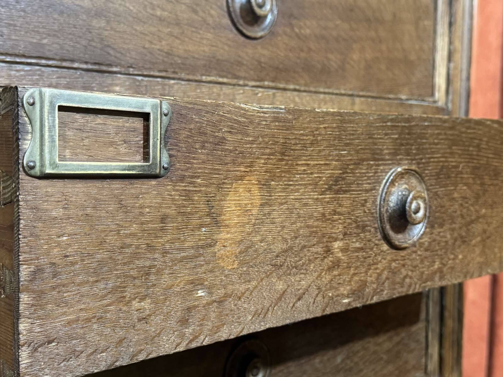 Notary's cabinet with 18 drawers in oak and fir from the early 20th century.