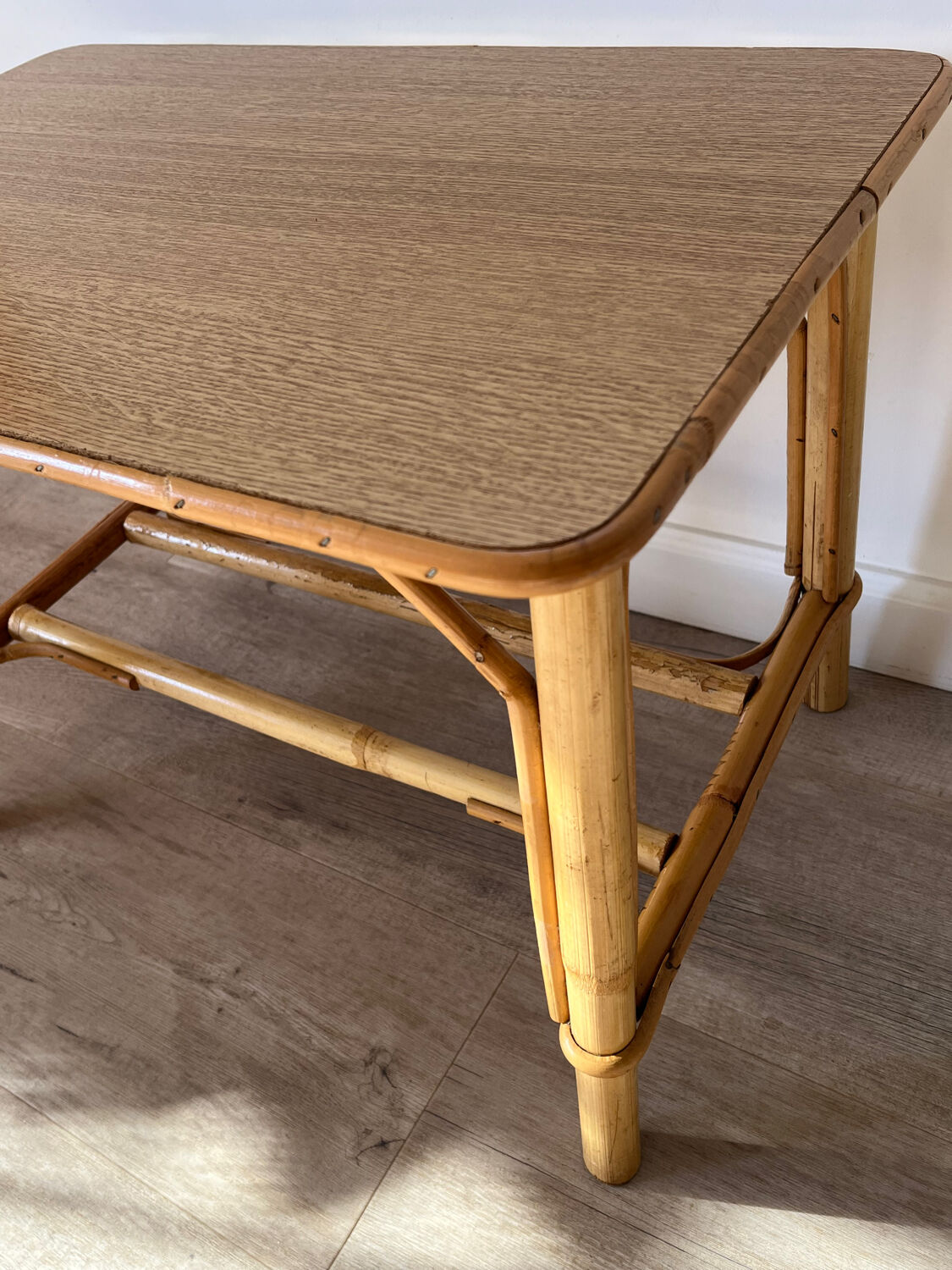 Petite table en rotin