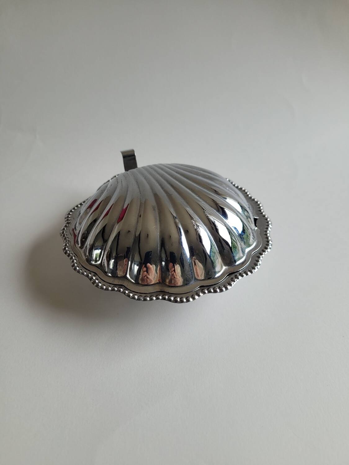 Butter dish / silver metal shell pocket