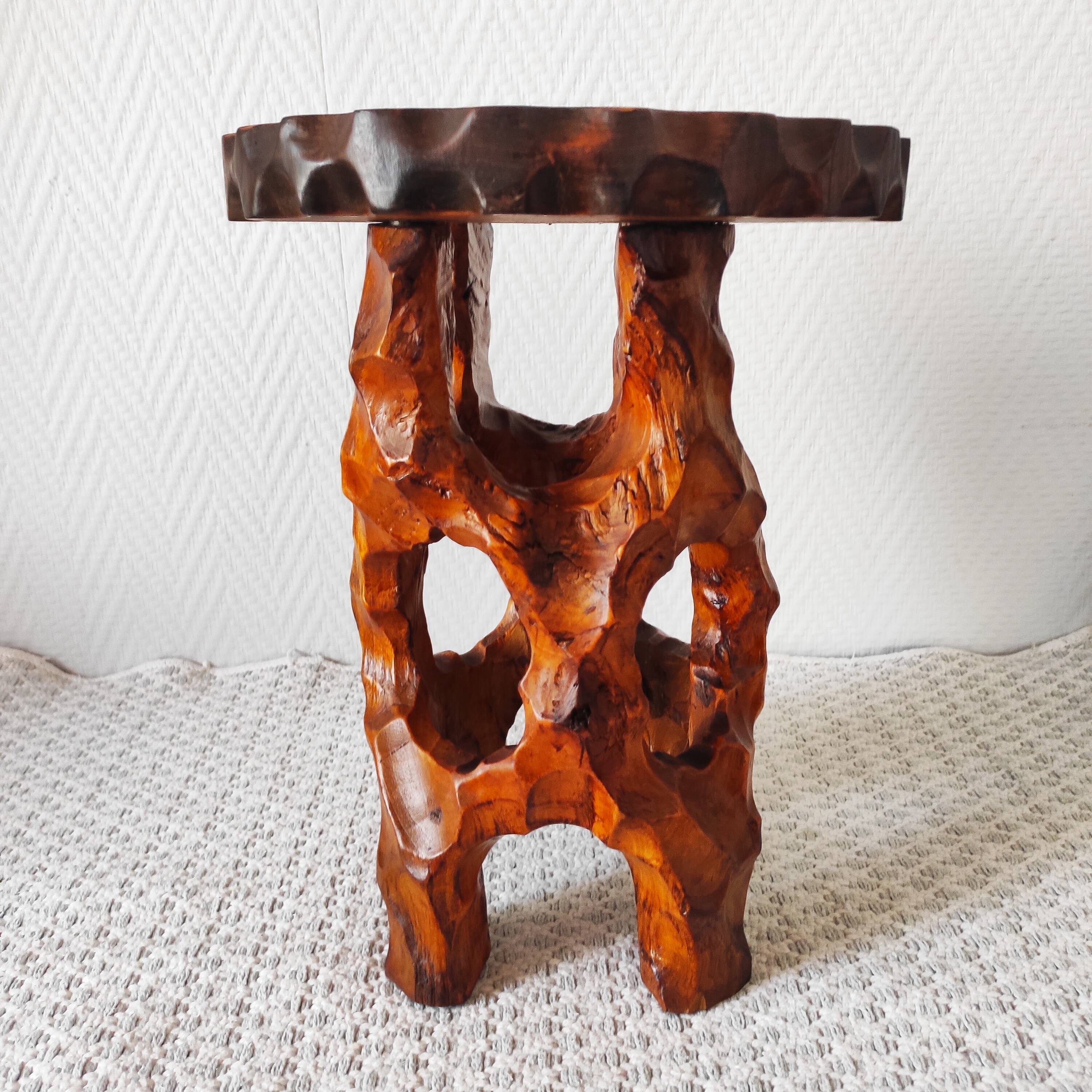 Biomorphic stool in carved wood – Vintage organic work from the 1960s.