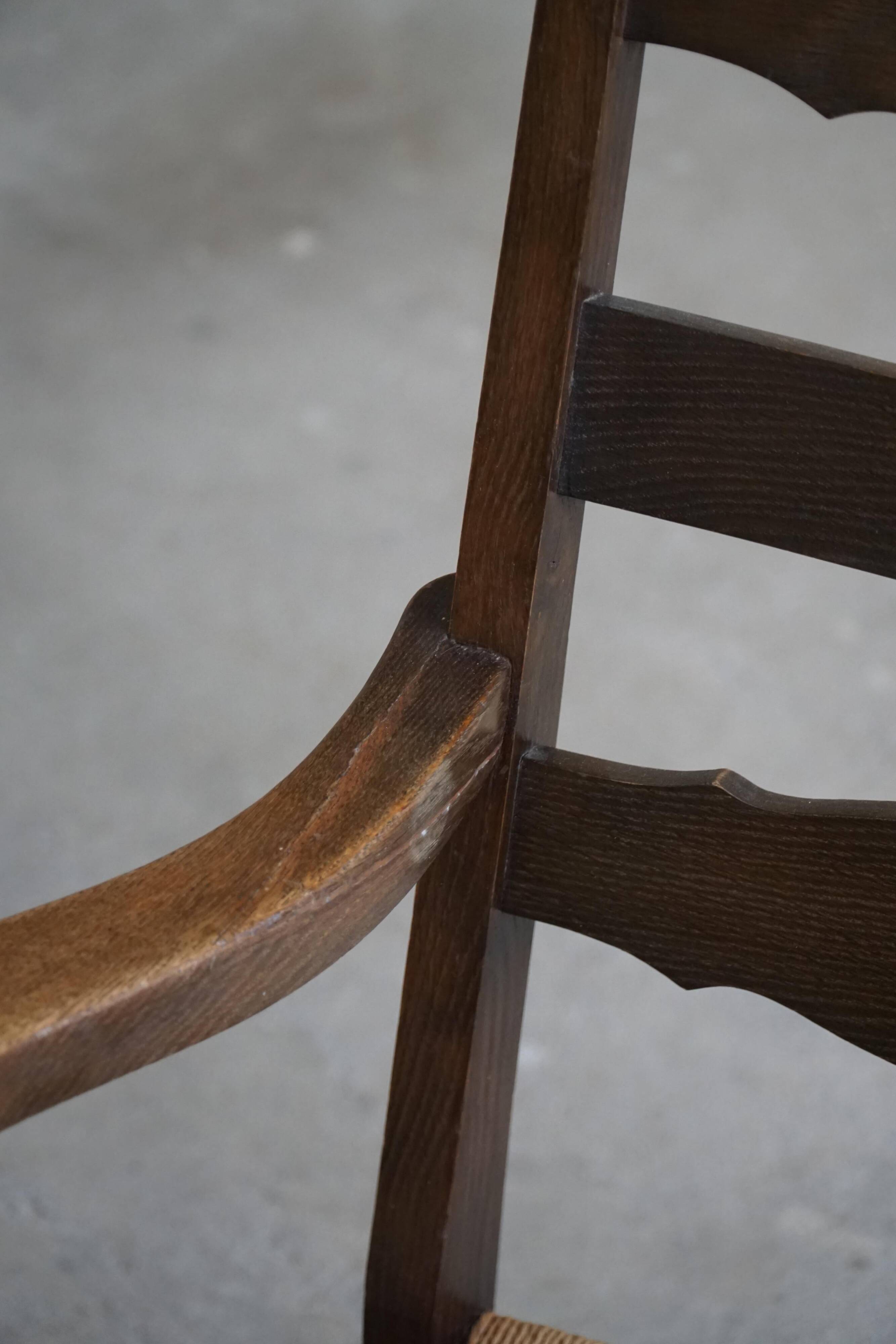 A pair of modern and sculptural vintage Danish armchairs in oak and papercord, 1940s.