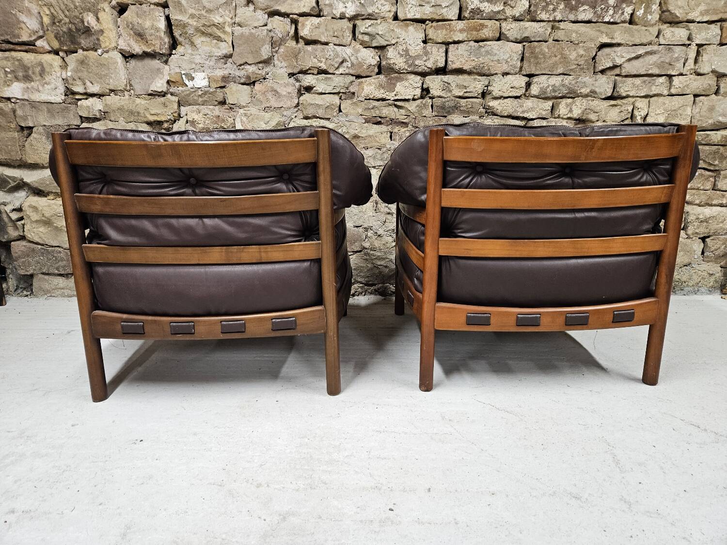 Paire de fauteuil vintage cuir Coja Suède 1960"